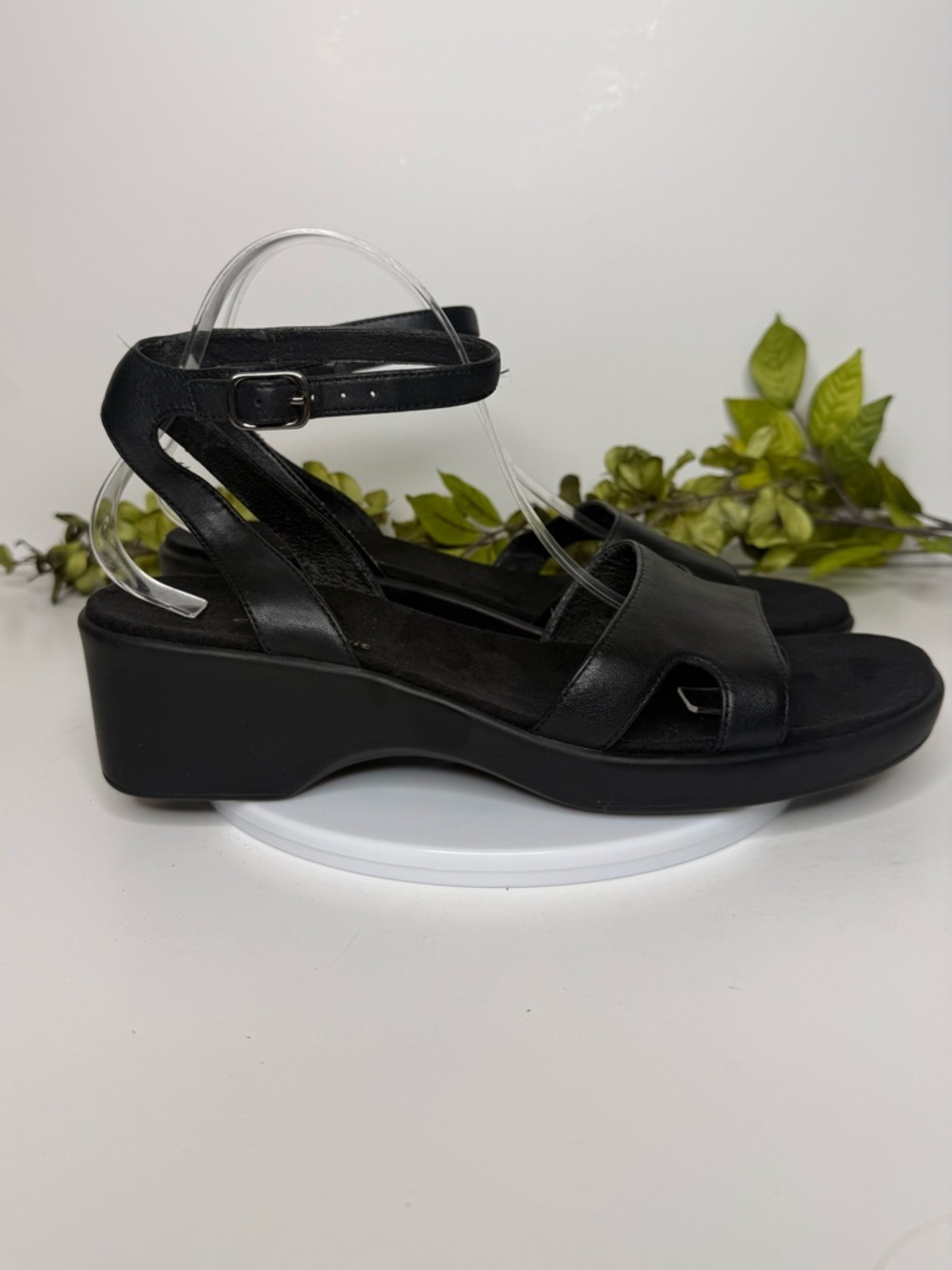 Easy Spirit Black Ankle-Strap Sandals Women’s 11